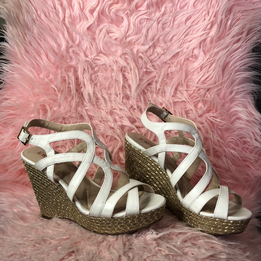 White and gold wedges